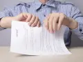 Rwanie umowy przez bank. Czy można cofnąć wypowiedzenie umowy przez bank? To pytanie nurtuje wielu klientów.