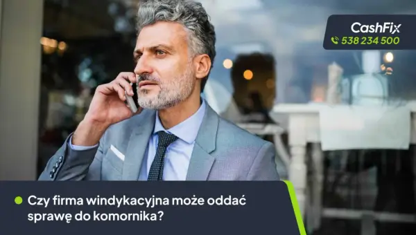 Mężczyzna w garniturze rozmawia przez telefon. Pytanie brzmi: "Czy firma windykacyjna może oddać sprawę do komornika?".